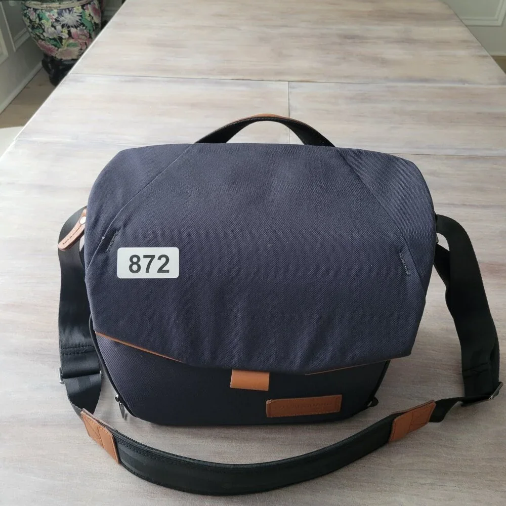 Vanguard Versatile Camera Tech Shoulder Bag Padded DSLR Mirrorless Urban